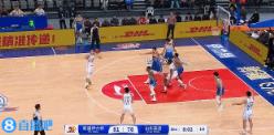 連續(xù)吃癟！克里斯先是籃下被李炎哲大帽&又被李炎哲生斷