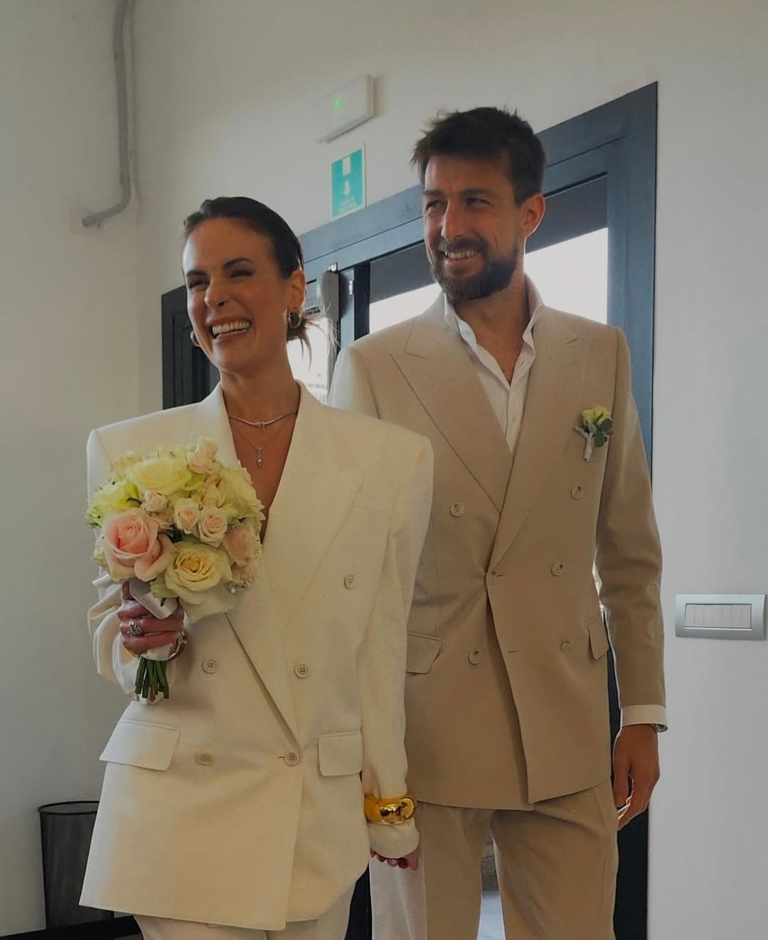 阿切爾比和妻子克勞迪婭舉行婚禮，甜蜜示愛(ài)：我會(huì )永遠愛(ài)你